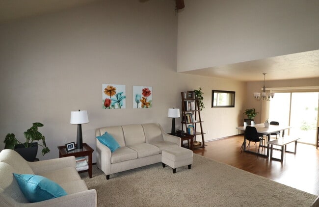 Photo - Large 3 Bedroom 2 Bath Townhouse style Duplex