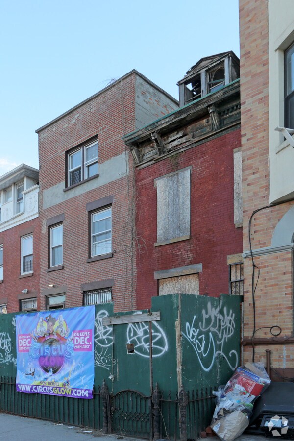 Photo - 33-35 Kingston Ave