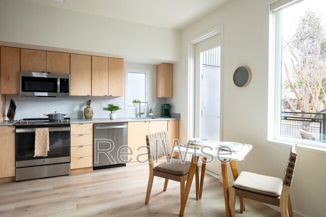 Building Photo - 184 Garfield St