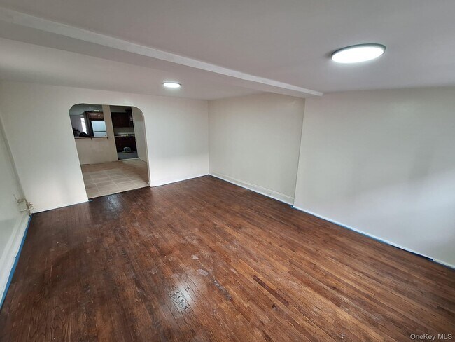 Photo - 90-43 170th St