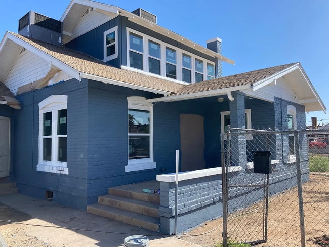 Building Photo - 121 S 21st Ave