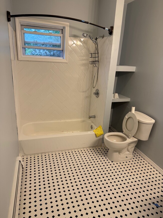 821 Potters Ave Unit 1 floor