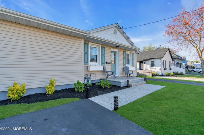 1217 Lister St