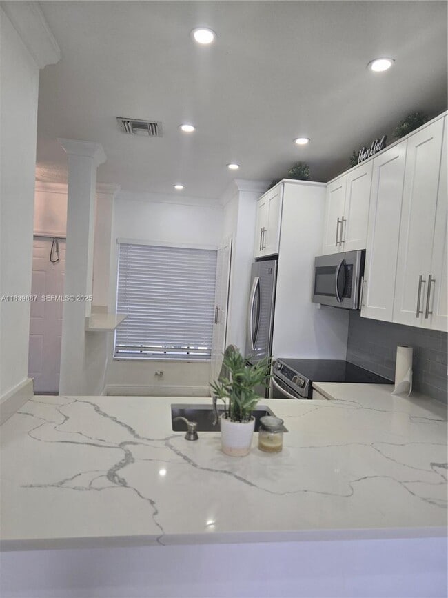 Photo - 737 SW 122nd Ave