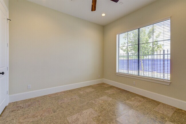 Photo - 2769 Freund St