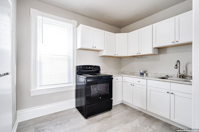 Building Photo - 1201 Michigan St Unit 1201