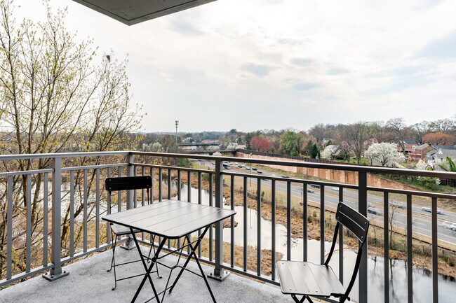 Photo - 4650 Washington Blvd Unit FL4-ID8725A