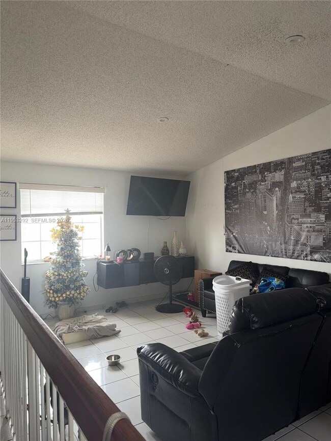 Building Photo - 3254 W 70th St Unit 202