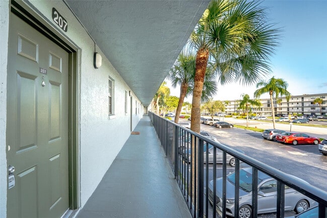 Photo - 9440 SW 8th St Unidad 401