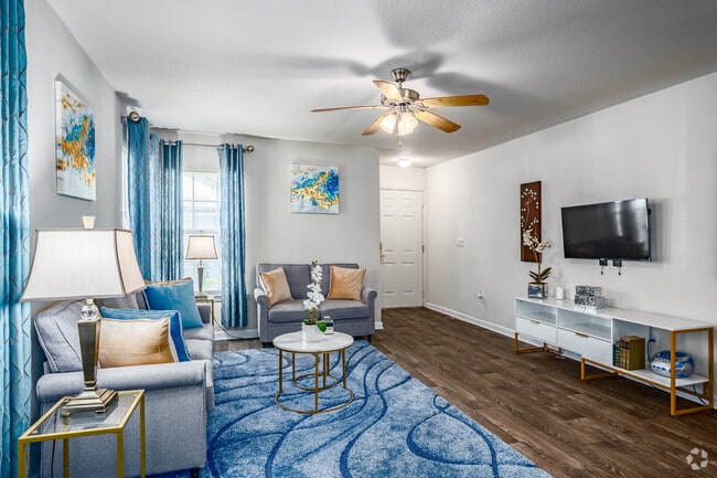 Interior Photo - Hawthorne Groves Rental