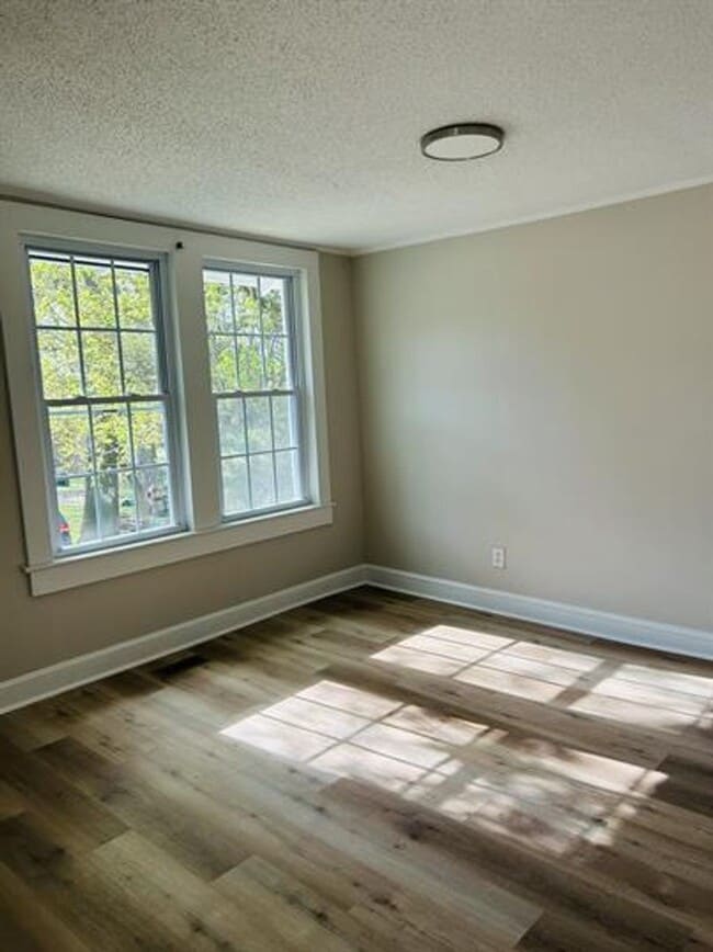 Photo - 3/2 Available Now!