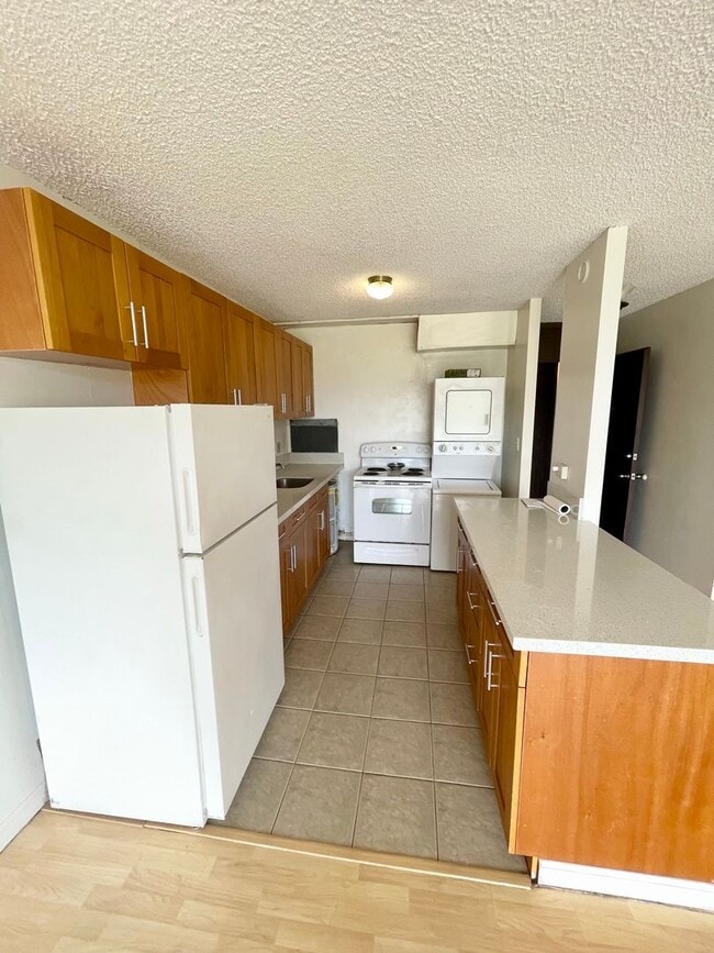 Photo - Spacious 1 bed, 1 bath, 1 parking Condo with a huge-covered lanai located in Wahiawa!