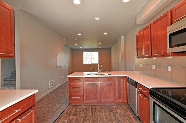 Photo - Spacious Townhome Near Silver Lake