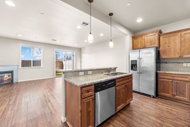 Building Photo - Gorgeous Townhome in Ridgefield!