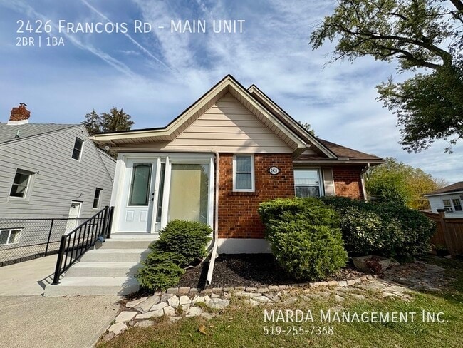 Building Photo - BEAUTIFUL 2 BED/1 BATH MAIN Unit MAIN