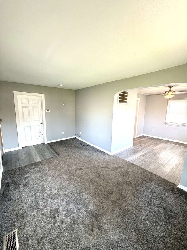 Photo - 2 bed, 1 Bath: Updated Inside!