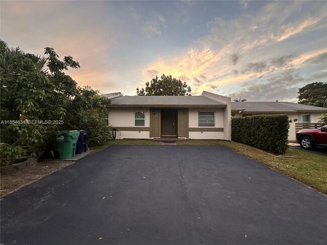 Building Photo - 11604 SW 124th Ct