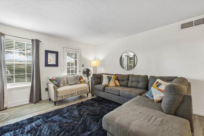 Building Photo - 4565 Southfield Ave Unit ID1249230P Rental