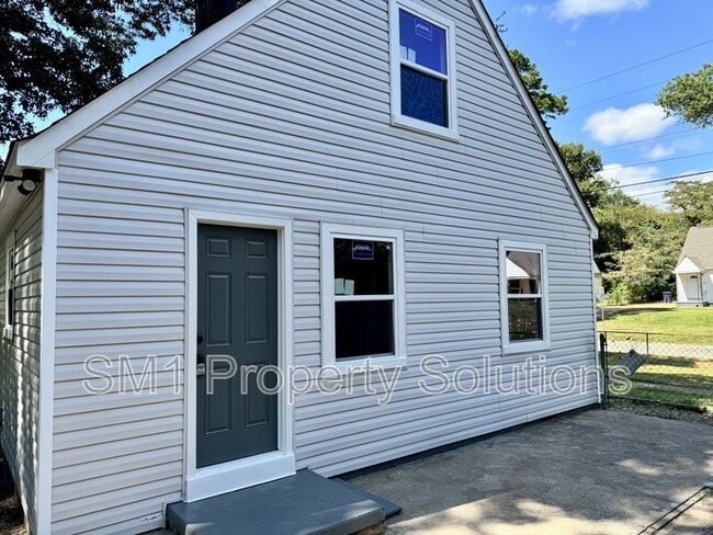 Photo - 1020 Nancy Ln SE