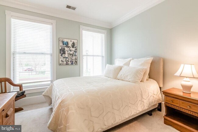 Photo - 910 Powhatan St Unit 106S