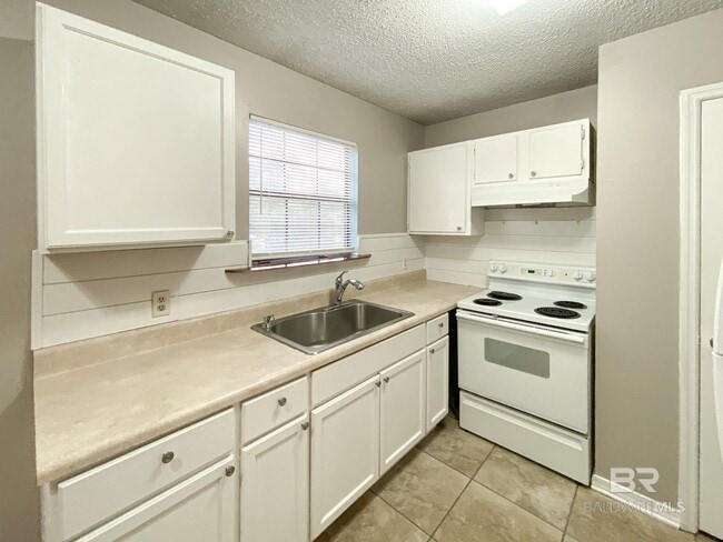 Photo - 6427 Schoel Ln