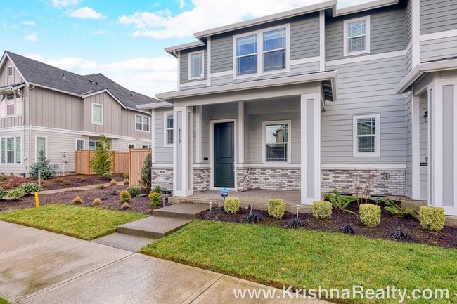 Building Photo - Beautiful 3-Bed | 2.5-Bath Townhome | Expansive Private Outdoor Space | Reeds Crossing