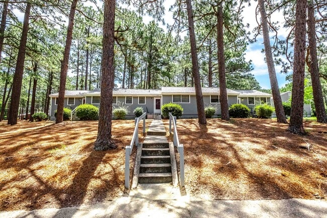 Knollwood Apartments - Knollwood Apartments