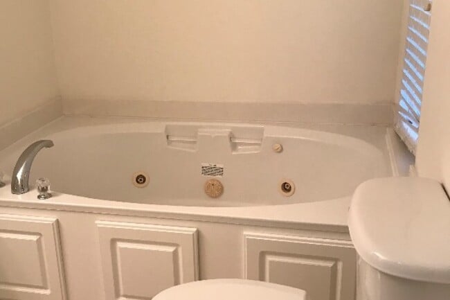 Building Photo - 1547 Cedar Rock Church Rd