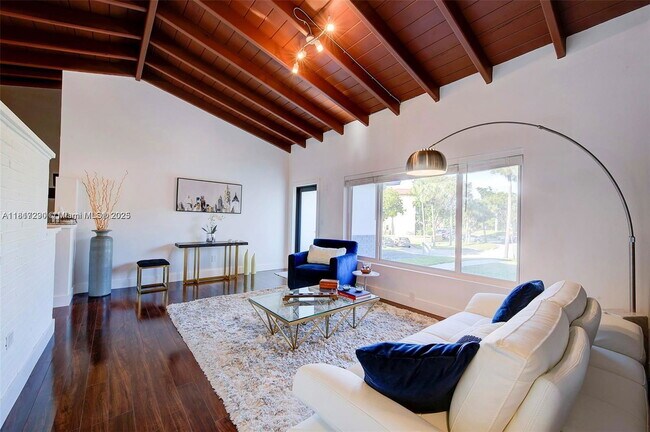 Photo - 2190 NE 169th St