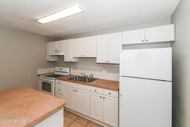 Photo - 1533 Raven Dr S House