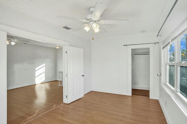 Photo - 420 3rd Ave S