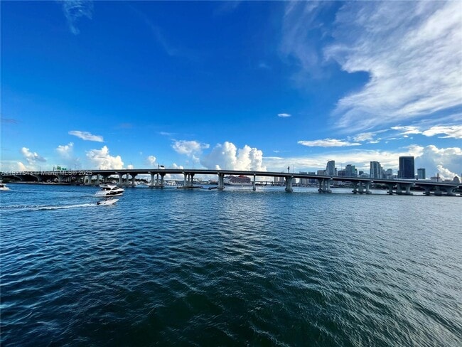 Photo - 555 NE 15th St Unit 15G