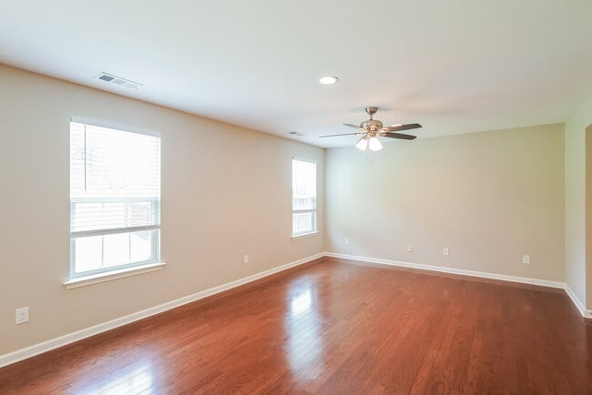 Photo - 408 Parmley Ln