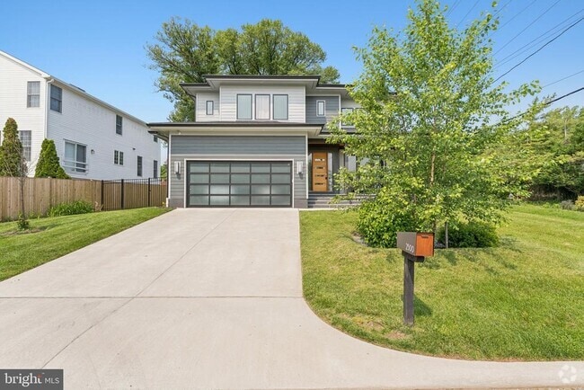 Building Photo - 2500 Fowler St Rental