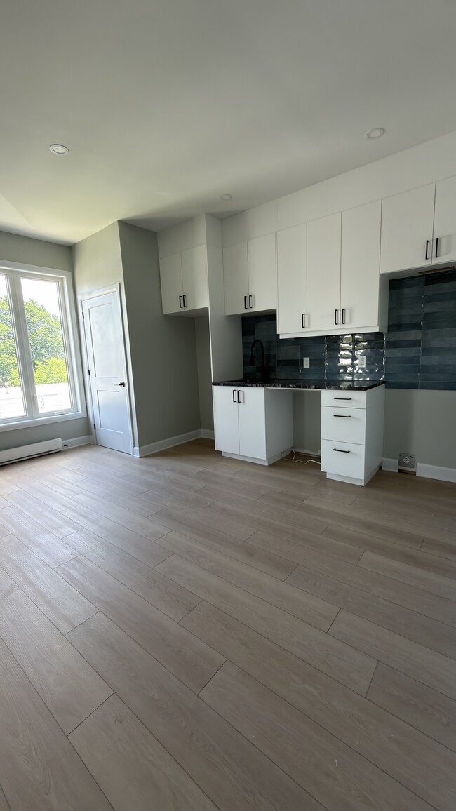 Building Photo - 95 Henderson Ave Unit 101