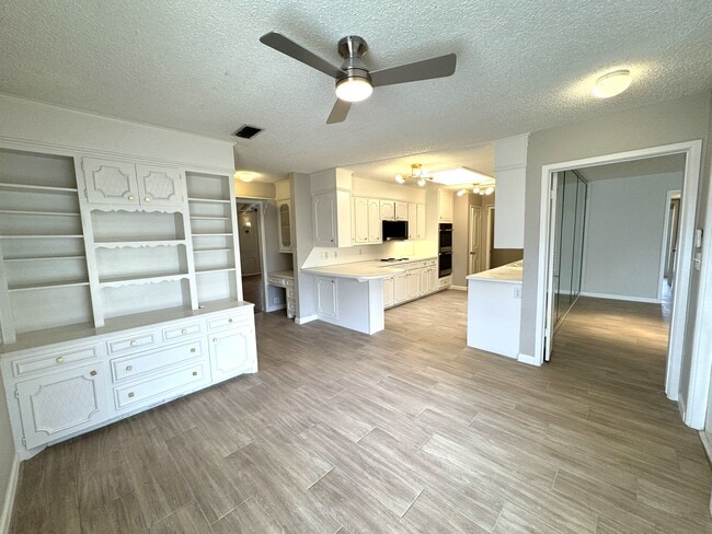 Photo - 2405 Stutz Plz