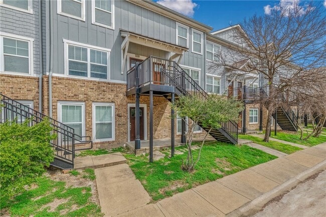 Building Photo - 1725 Harvey Mitchell Pkwy S Unit 1730 Rental