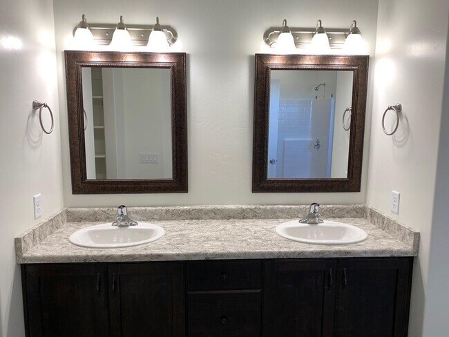 Photo - 4 Bedroom Home With RV Parking