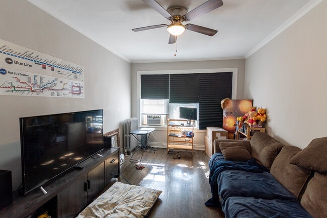 Photo - 3545 N Troy St Unidad 2