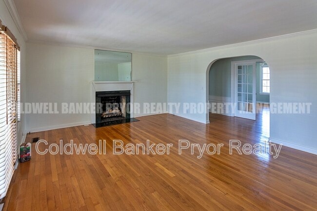 Photo - 323 Walsh Rd