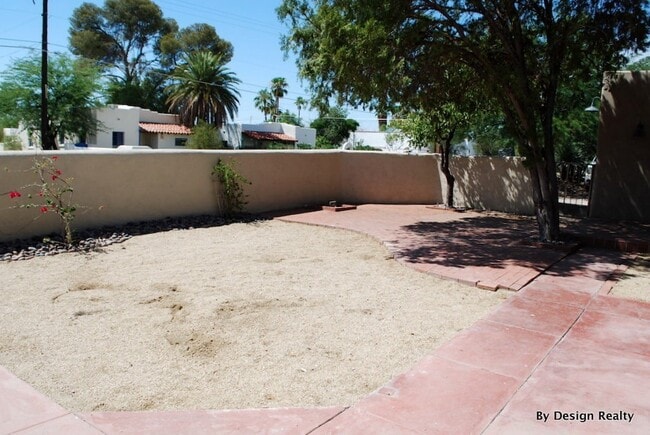 Photo - 2501 East 5th Street Unidad #2