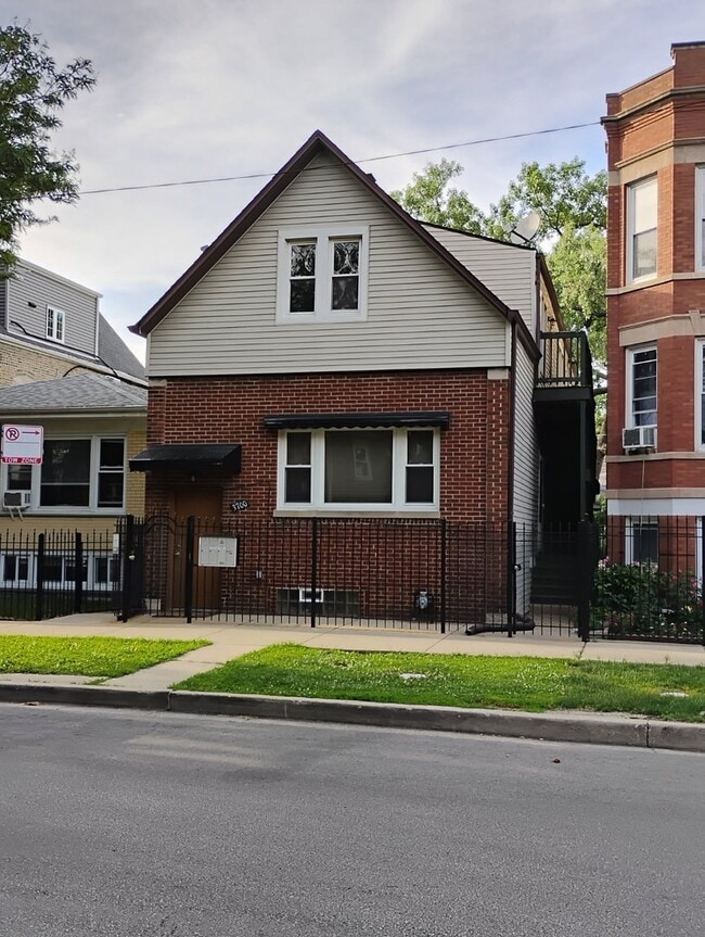 Building Photo - 3700 W George St Unit 1F