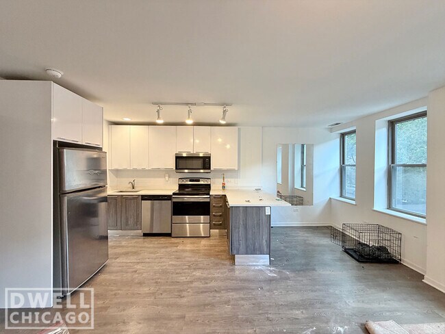 Photo - 924 W Winona St