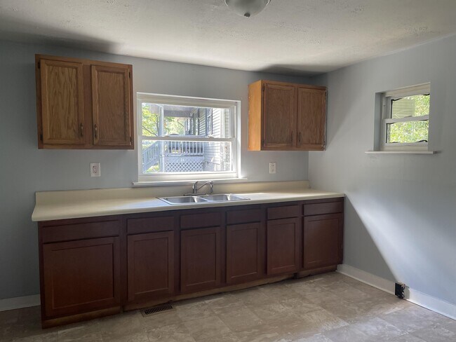 Photo - 705 S Cherry St