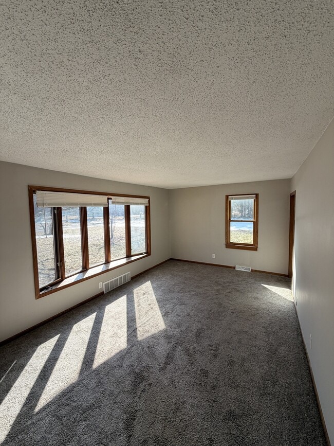 Photo - 6909 Lakeview Dr
