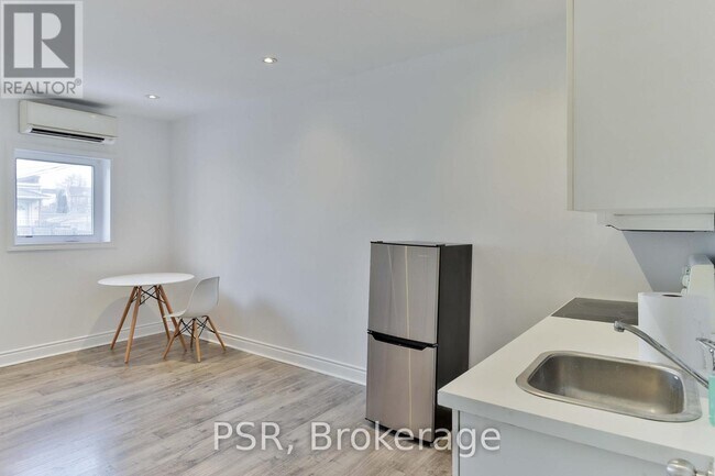 Photo - 1364 St Clair Ave W