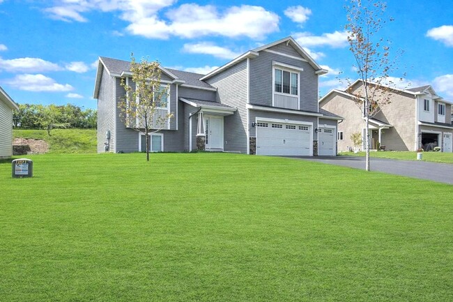 Building Photo - Beautiful 3bed 2bath Including a Master Suite