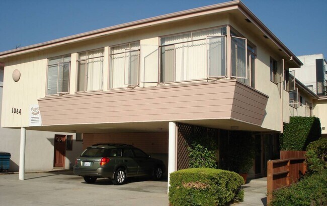 1064 Wooster S St Unit atinaproperties@gmail.com