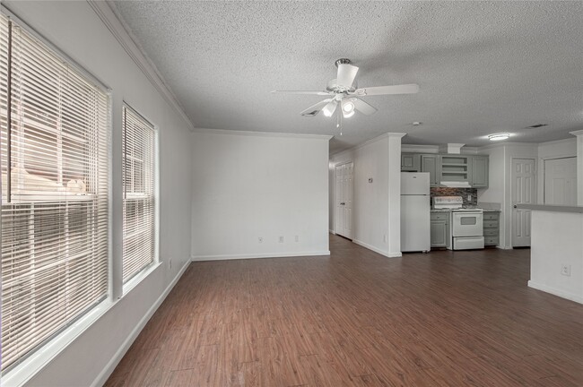 Photo - 144 Varsity Drive