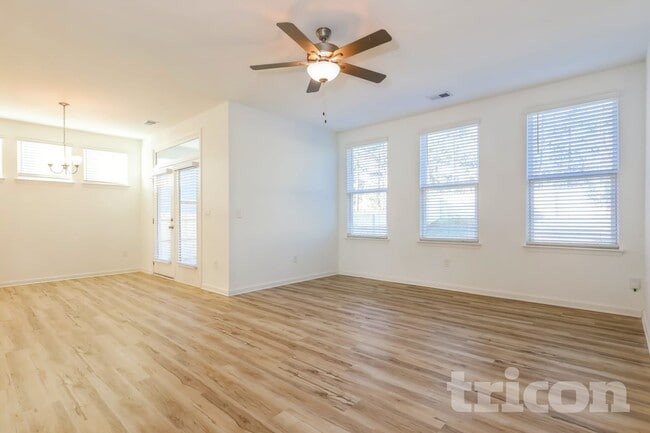 172 Everett Sq